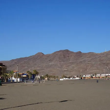 Junto La Playa