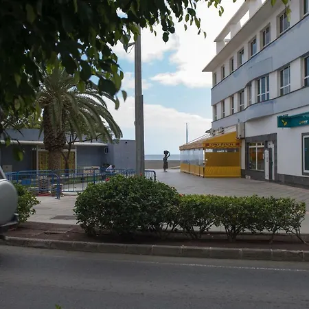 Junto La Playa Apartment