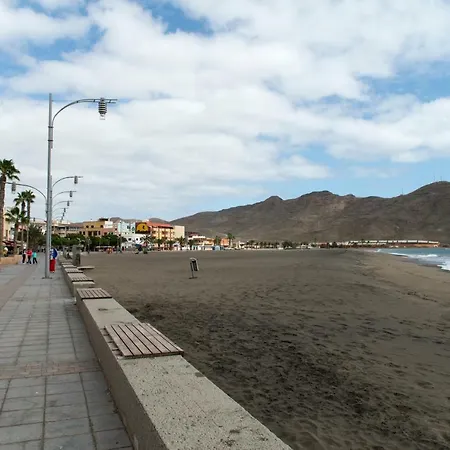 Junto La Playa